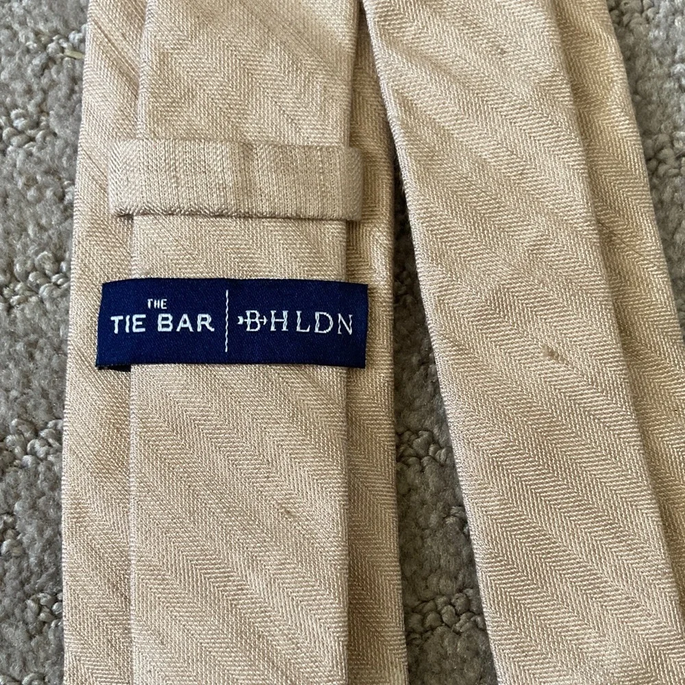 BHLDN x The Tie Bar cream silk & linen neck tie.